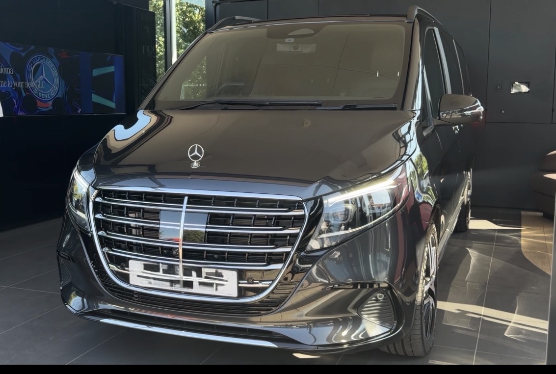 Black Mercedes V300 luxury airport transfer vehicle